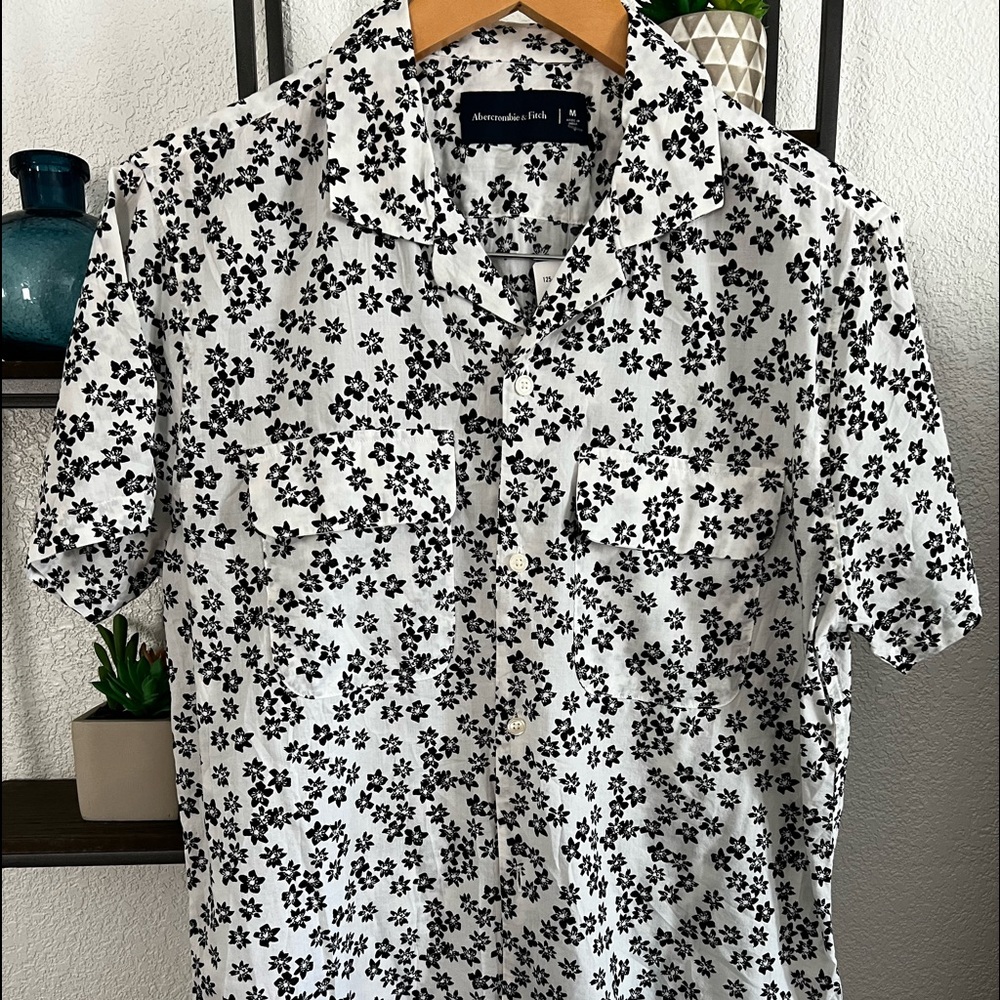 Men’s Abercrombie & Fitch Camp shirt (Medium)